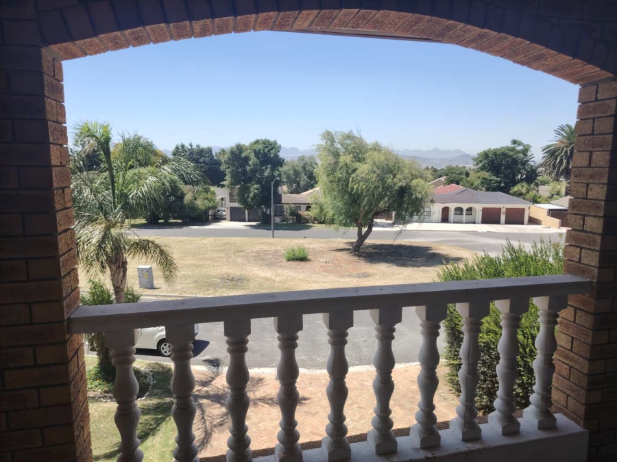 To Let 4 Bedroom Property for Rent in Ridgeworth Western Cape